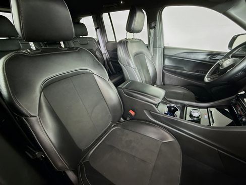 Used 2024 Jeep Grand Cherokee Altitude image 34