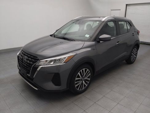 Used 2021 Nissan Kicks SV FWD image 2