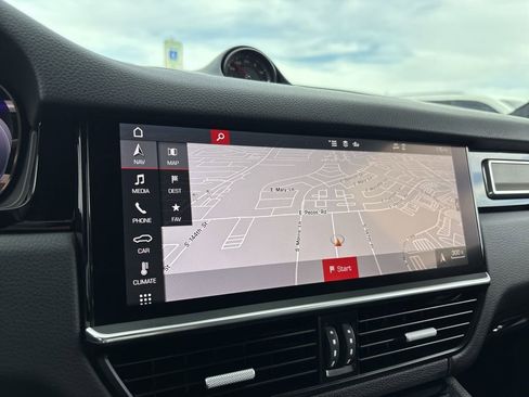 Used 2021 Porsche Cayenne S image 14