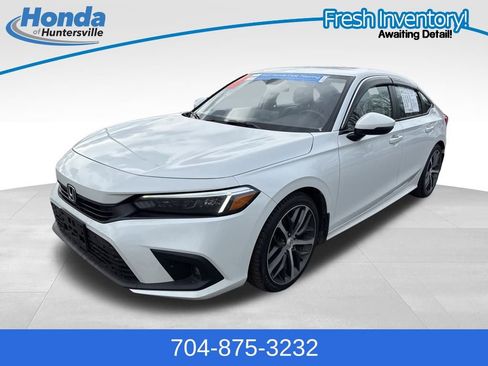 Used 2023 Honda Civic Touring image 4