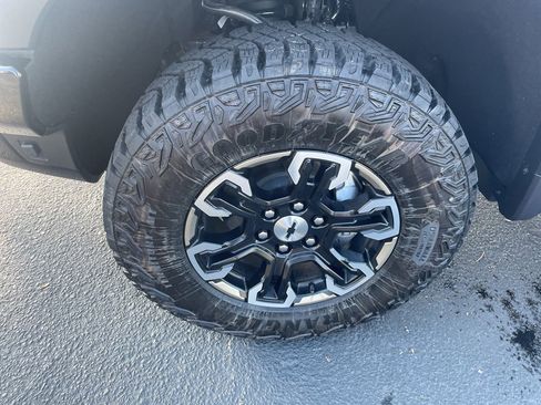 Used 2025 Chevrolet Silverado 1500 ZR2 w/ Technology Package image 14