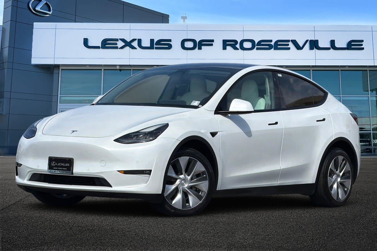 Used 2022 Tesla Model Y Long Range AWD/4WD image 1