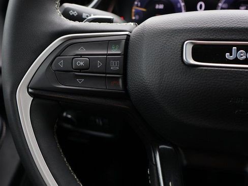 Used 2023 Jeep Grand Cherokee Altitude image 33