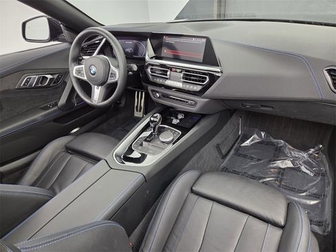 Used 2023 BMW Z4 M40i w/ Premium Package image 16