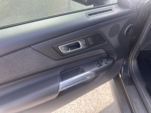 Used 2024 Ford Mustang Coupe image 12