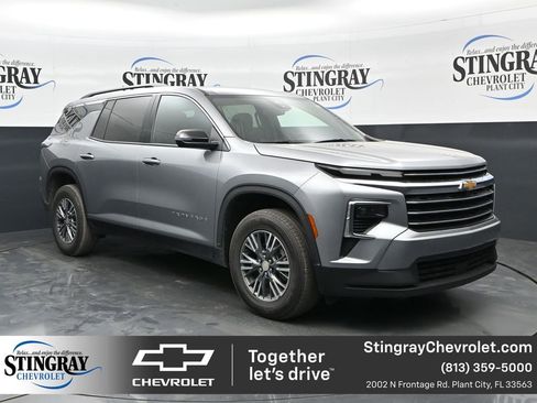 Used 2025 Chevrolet Traverse LT AWD/4WD image 1