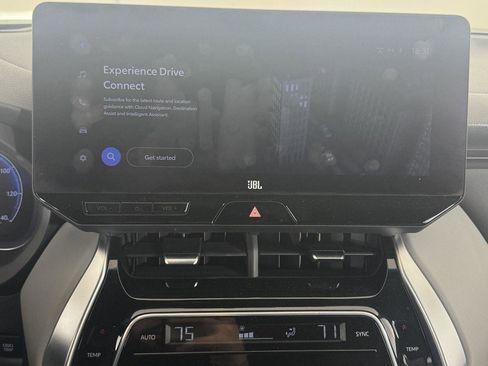 Used 2023 Toyota Venza Limited image 17