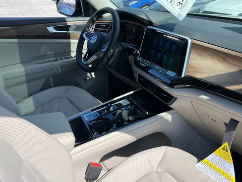 New 2026 Volkswagen Atlas SE image 9