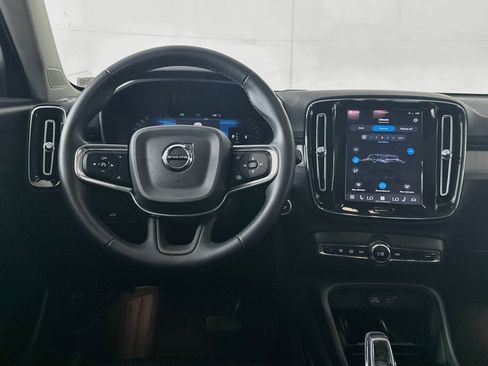 Used 2023 Volvo XC40 B5 Plus AWD/4WD image 18