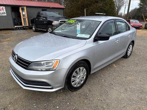 Used 2015 Volkswagen Jetta S image 2