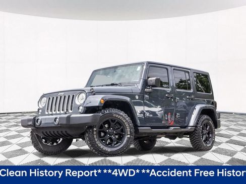 Used 2017 Jeep Wrangler Unlimited Sahara w/ Connectivity Group AWD/4WD image 2