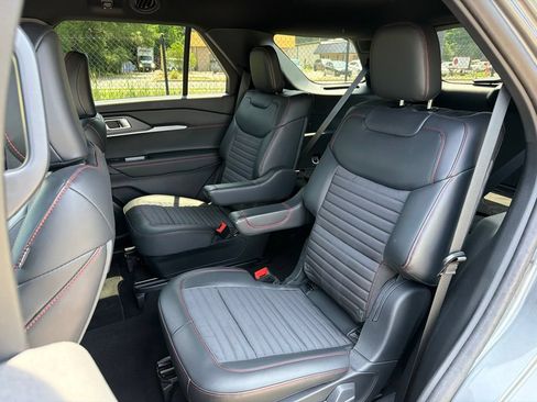 Used 2025 Ford Explorer ST-Line AWD/4WD image 19