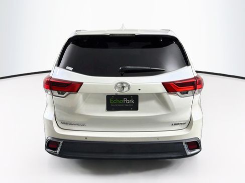 Used 2018 Toyota Highlander Limited Platinum FWD image 7