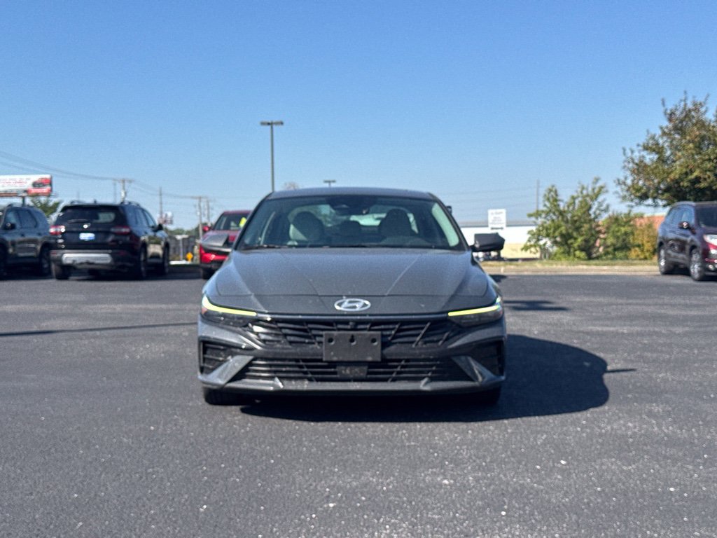 Used 2024 Hyundai Elantra Limited FWD image 9