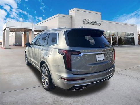 Certified 2025 Cadillac XT6 Premium Luxury image 5