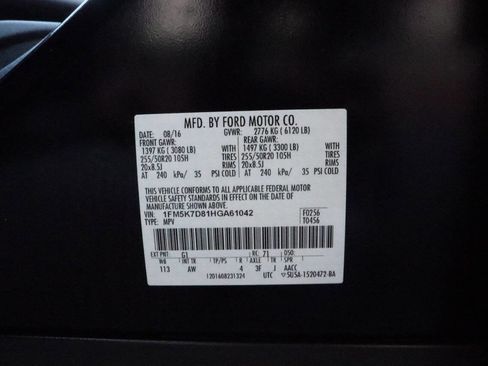 Used 2017 Ford Explorer XLT image 21