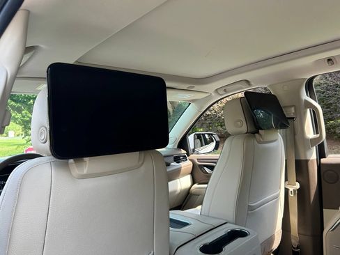 Used 2021 GMC Yukon XL Denali w/ Denali Premium Package AWD/4WD image 3