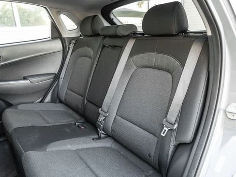 Used 2023 Hyundai Kona SE image 13