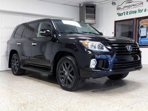 Used 2013 Lexus LX 570 4WD w/ Luxury Pkg w/Pre-crash image 3