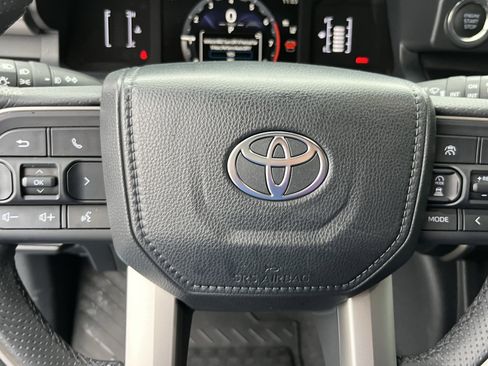 Used 2025 Toyota 4Runner SR5 image 17