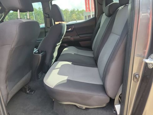 Used 2023 Toyota Tacoma TRD Off-Road w/ Technology Package AWD/4WD image 27