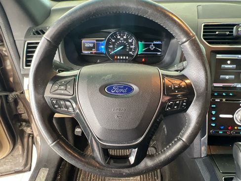 Used 2016 Ford Explorer Limited w/ Equipment Group 301A AWD/4WD image 18