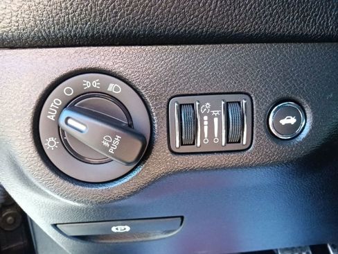 Used 2022 Dodge Challenger R/T w/ Blacktop Package image 17