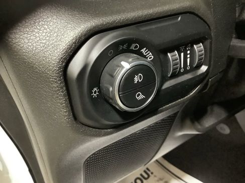 Used 2021 Jeep Gladiator Willys image 22