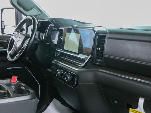 Used 2024 Chevrolet Silverado 2500 LT AWD/4WD image 27