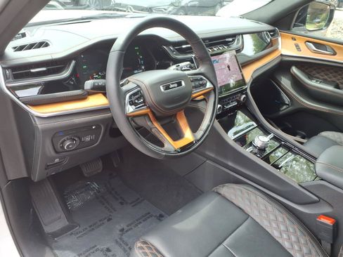 Used 2025 Jeep Grand Cherokee Summit AWD/4WD image 27