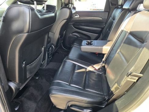 Used 2018 Jeep Grand Cherokee Limited image 16