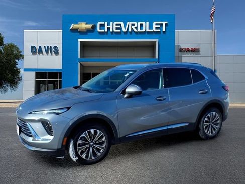 Used 2025 Buick Envision Preferred AWD/4WD image 7