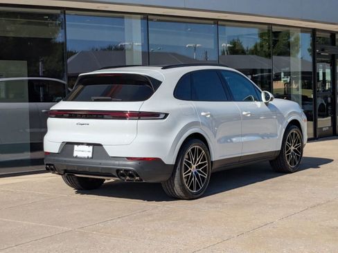 Certified 2025 Porsche Cayenne image 9
