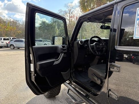 Used 2014 Jeep Wrangler Unlimited Sahara w/ Connectivity Group image 9