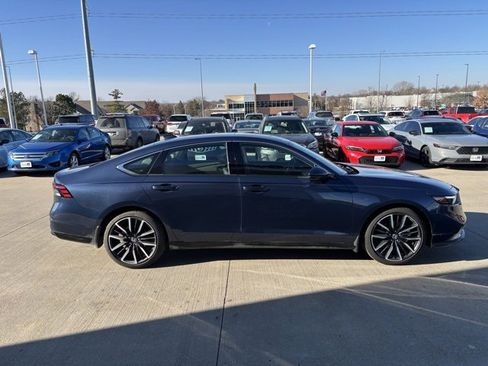 Used 2025 Honda Accord Touring image 4