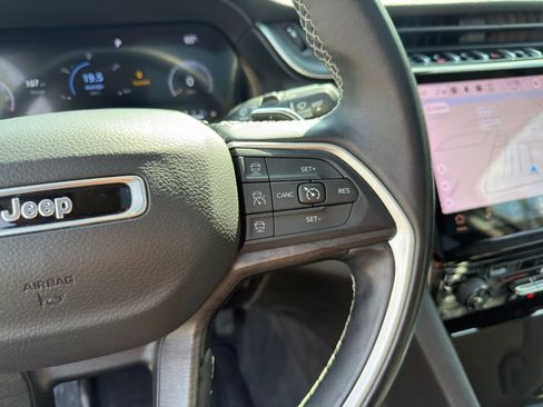 Used 2022 Jeep Grand Cherokee Limited image 25