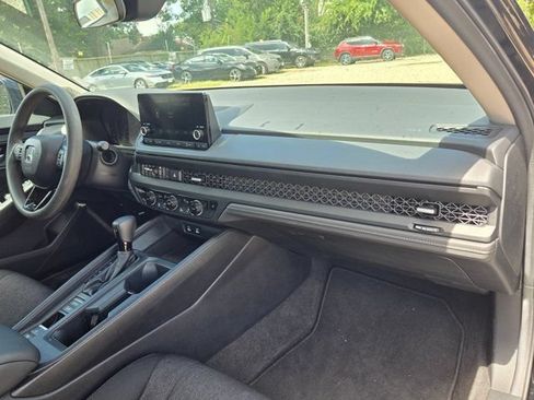 Used 2025 Honda Accord SE image 30