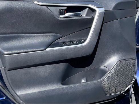 Used 2019 Toyota RAV4 XLE w/ Carpet Mat Package image 22