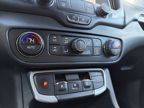 Used 2022 GMC Terrain SLE w/ Driver Convenience Package image 21