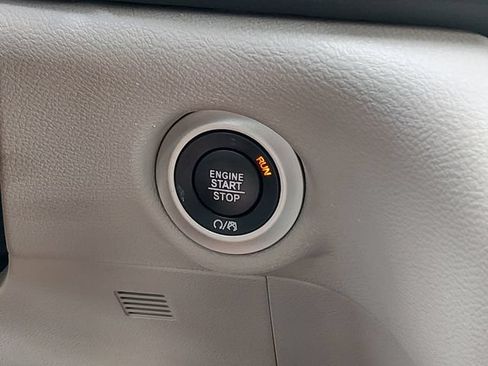 Used 2022 Chrysler Voyager LX FWD image 24