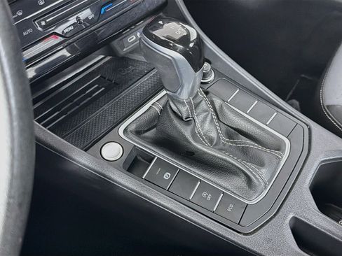Used 2025 Volkswagen Jetta SE FWD image 25