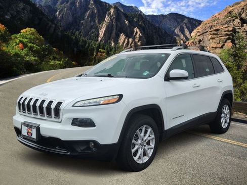 Used 2016 Jeep Cherokee Latitude AWD/4WD image 5