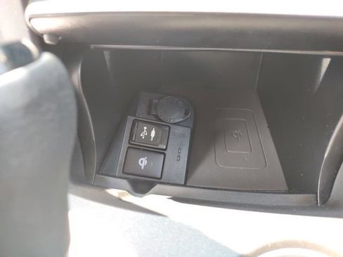 Used 2017 Toyota Camry XLE w/ Moonroof Package FWD image 16