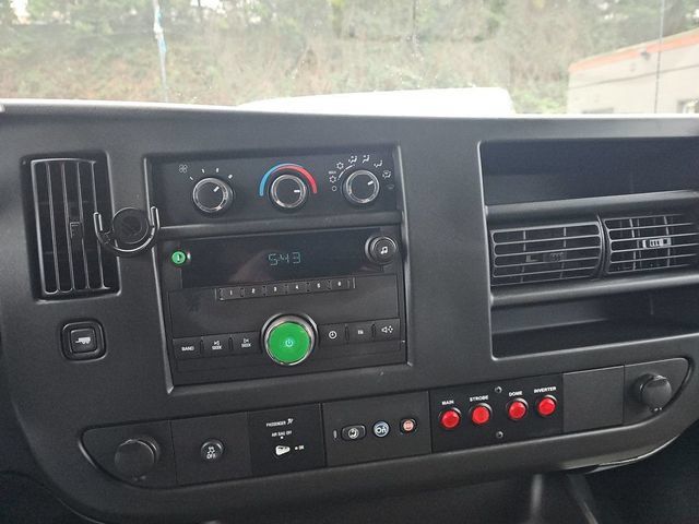 Used 2014 Chevrolet Express 2500 RWD image 12