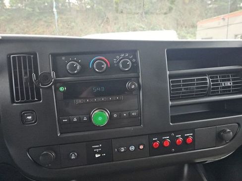 Used 2014 Chevrolet Express 2500 RWD image 12