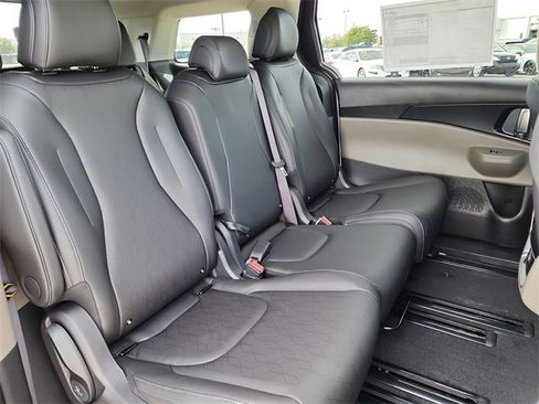 New 2026 Kia Carnival image 18