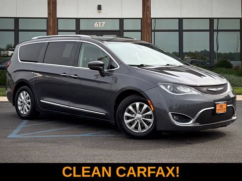Used 2018 Chrysler Pacifica Touring-L FWD image 1