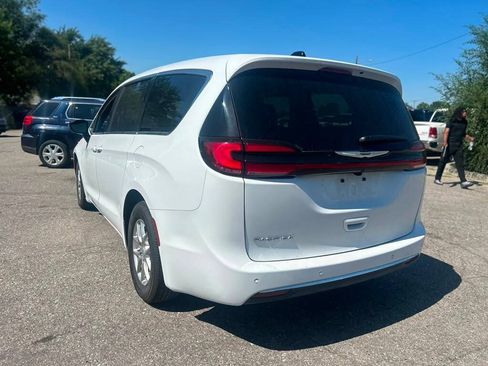 Used 2026 Chrysler Pacifica Select FWD image 7
