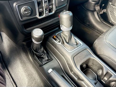 Used 2021 Jeep Wrangler Unlimited Sahara AWD/4WD image 15