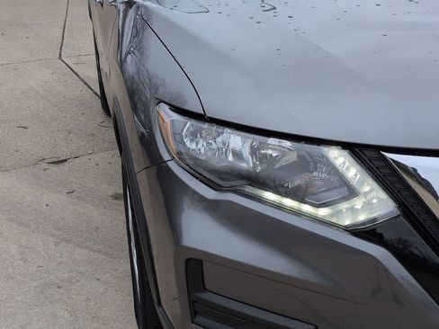 Used 2020 Nissan Rogue SV image 36